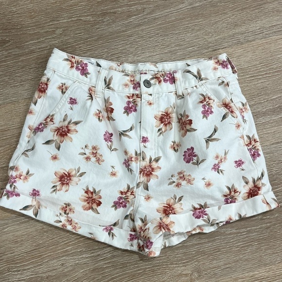 American Eagle Outfitters Pants - American Eagle High Rise Floral Mom shorts women’s size 8